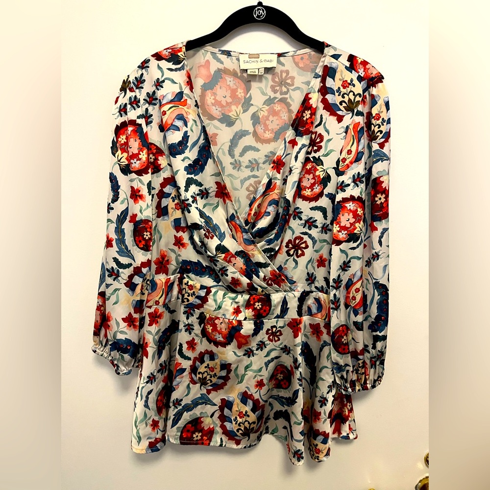 Sachin & Babi, Faux Wrap Multi Floral Peplum Top. Size 12